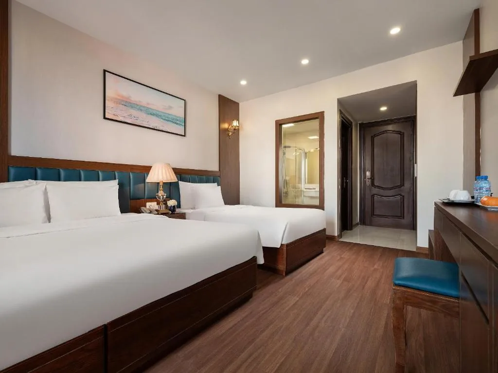 Classic Family Room with Window — Halong Boutique Hotel